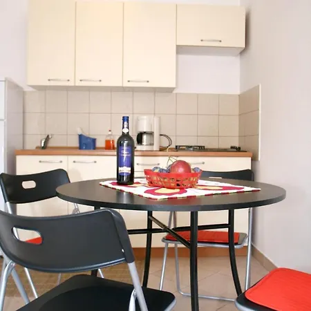 With One Bedroom In Crikvenica, With Enclosed Garden And Wifi - 200... * Crikvenica