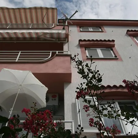 With One Bedroom In Crikvenica, With Enclosed Garden And Wifi - 200... Apartment Crikvenica
