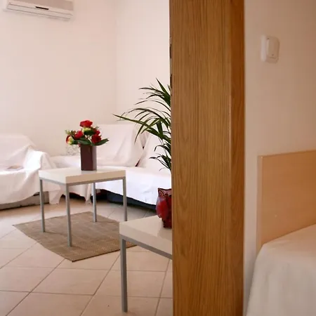 With One Bedroom In Crikvenica, With Enclosed Garden And Wifi - 200...