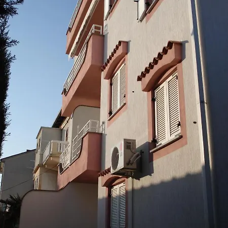 With One Bedroom In Crikvenica, With Enclosed Garden And Wifi - 200... Apartment Crikvenica