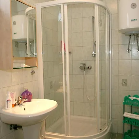With One Bedroom In Crikvenica, With Enclosed Garden And Wifi - 200... * Crikvenica