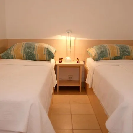 With One Bedroom In Crikvenica, With Enclosed Garden And Wifi - 200...