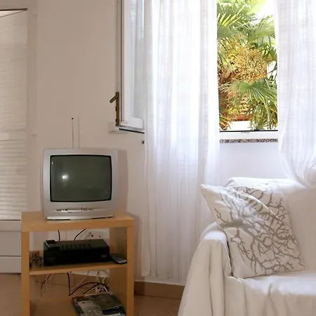 With One Bedroom In Crikvenica, With Enclosed Garden And Wifi - 200... Apartment